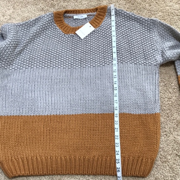 NEW! Elodie Medium grey combo knit crew sweater - Picture 7 of 8